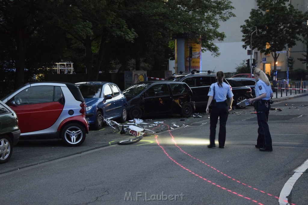 Schwerer VU PKW Rad Koeln Deutz Giessenerstr Betzdorferstr P011.JPG - Miklos Laubert